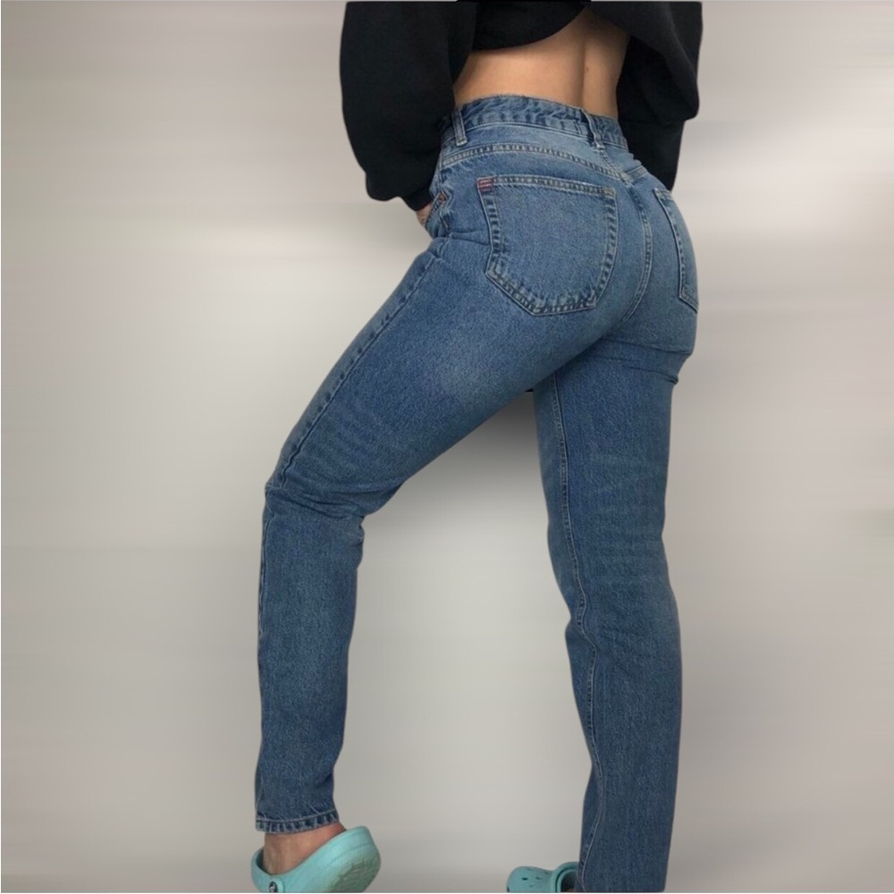 BOGO FREE Bdg Mom Straight Leg High Rise Jeans Size 26 Medium Wash